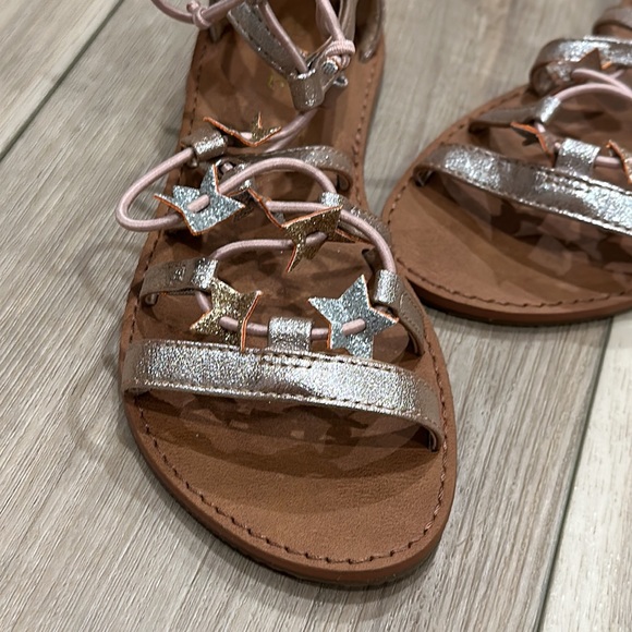 EUC Little Girls Size 2 The Children’s Place Rose Gold STAR Gladiator Sandals - Picture 9 of 9